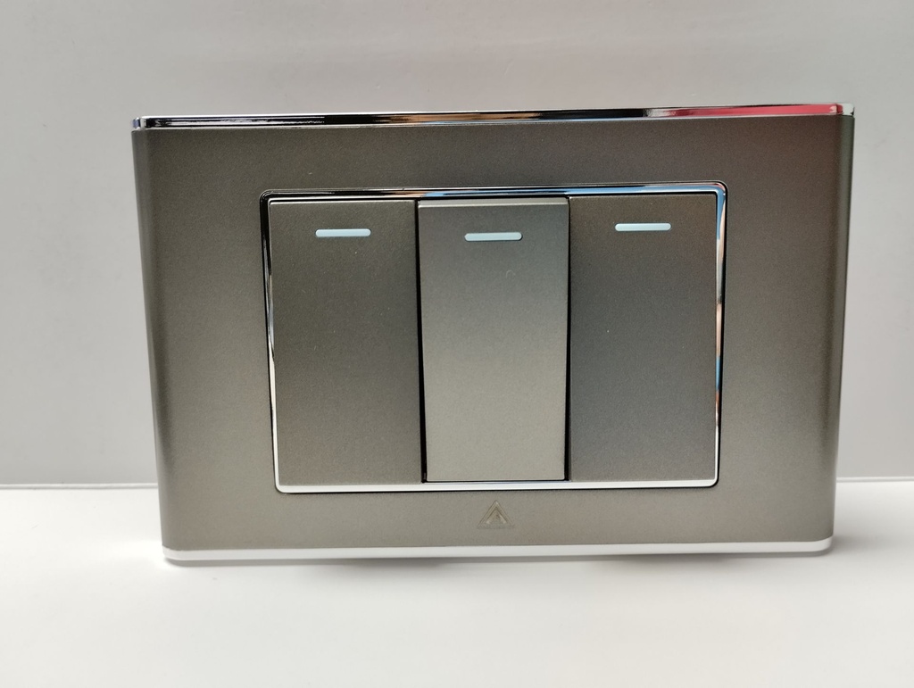 Toma Interruptor Triple LUXE gris-plateado