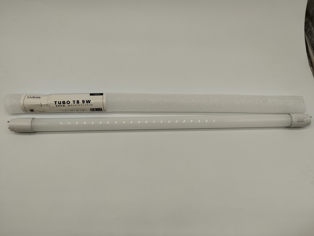 Tubo T8 de 15W 0.60 cm Multivoltaje LUZAK